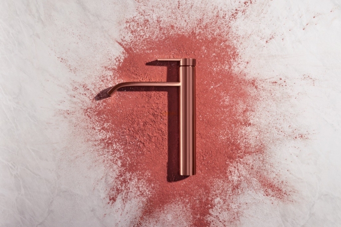 Màu mạ Vibrant Brushed Rose Gold mang sắc vàng hồng thể hiện sự nữ tính và sang trọng. Ảnh: Kohler